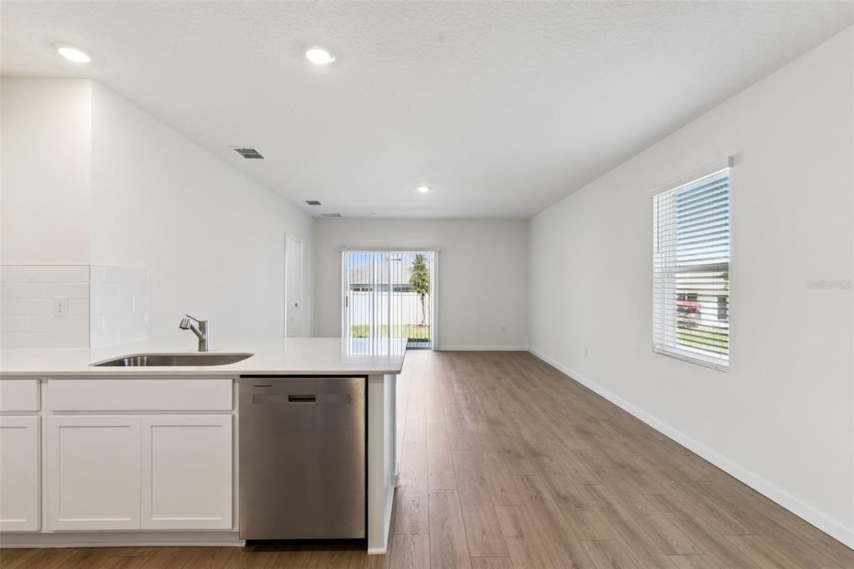 3321 SPINEYWOOD DRIVE — photo 11 of 38