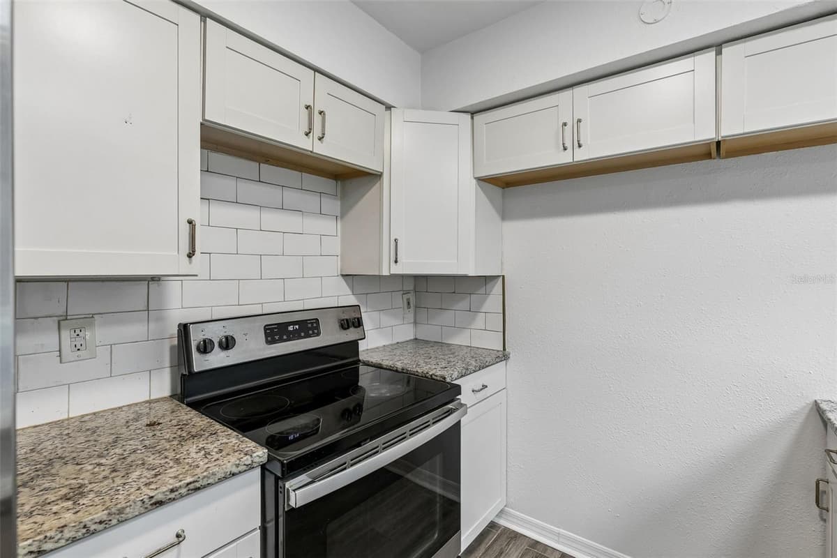 2835 HUNT CLUB LANE — photo 9 of 20