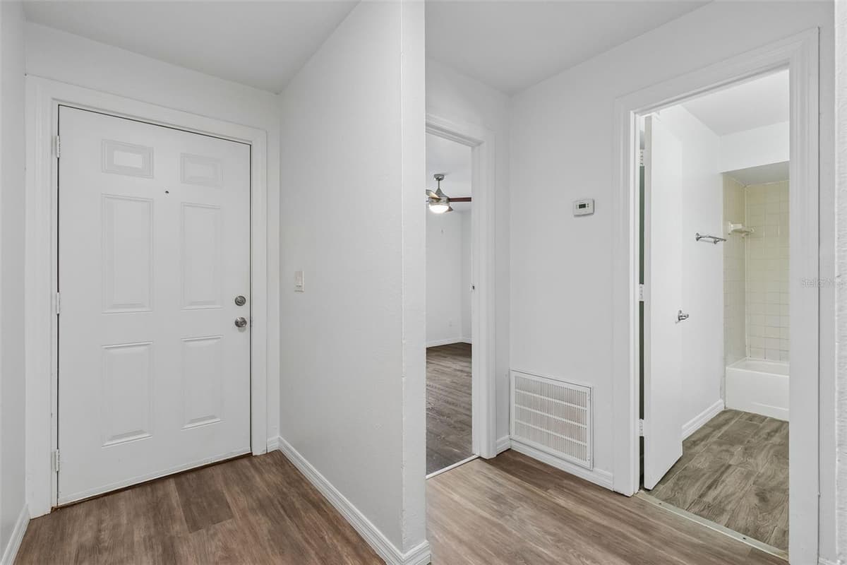 2835 HUNT CLUB LANE — photo 3 of 20