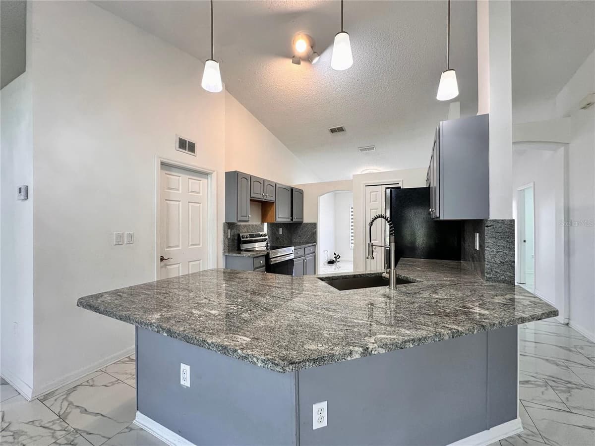 3190 AMBASSADOR AVENUE — photo 5 of 18