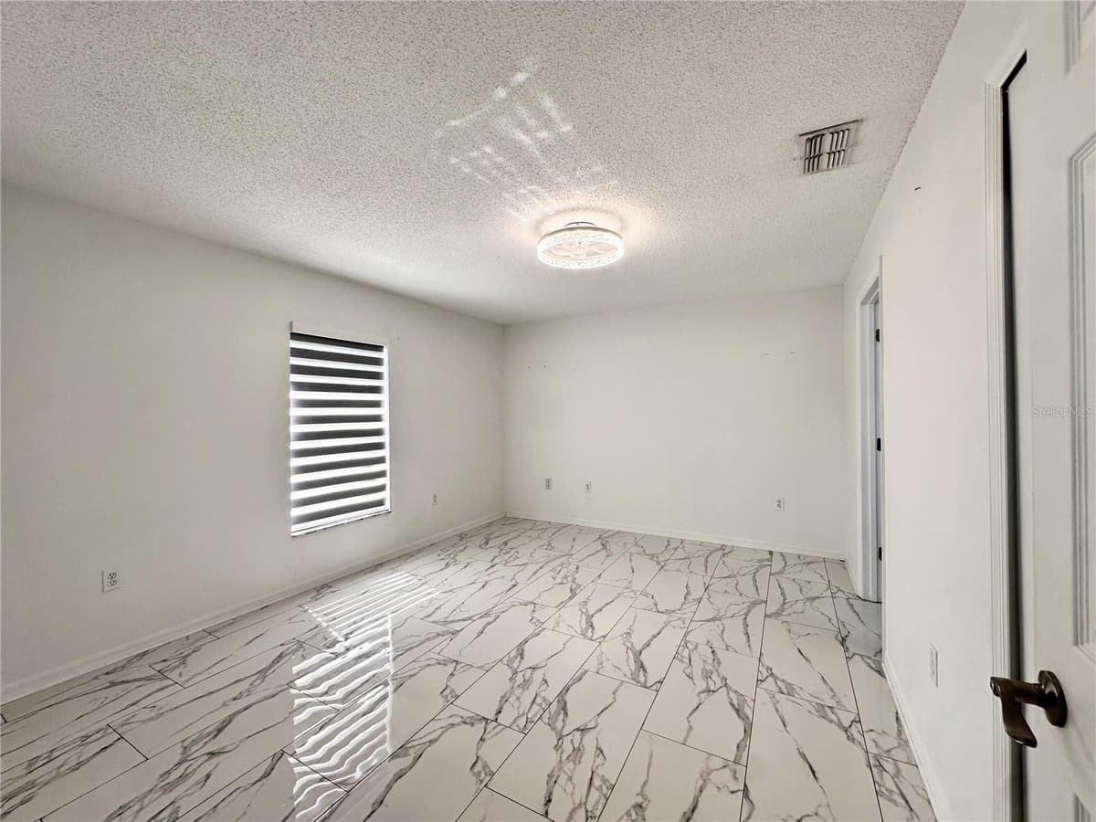 3190 AMBASSADOR AVENUE — photo 7 of 18