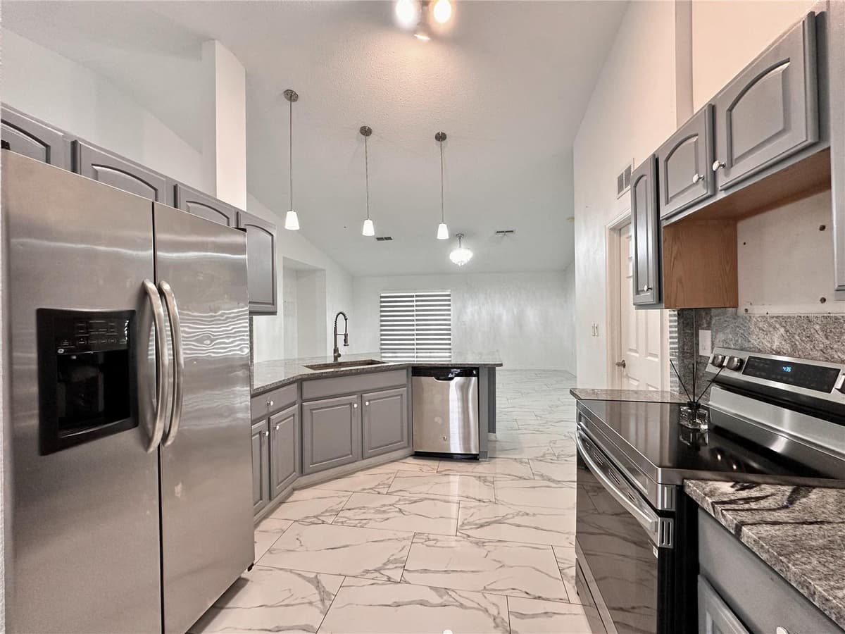 3190 AMBASSADOR AVENUE — photo 6 of 18