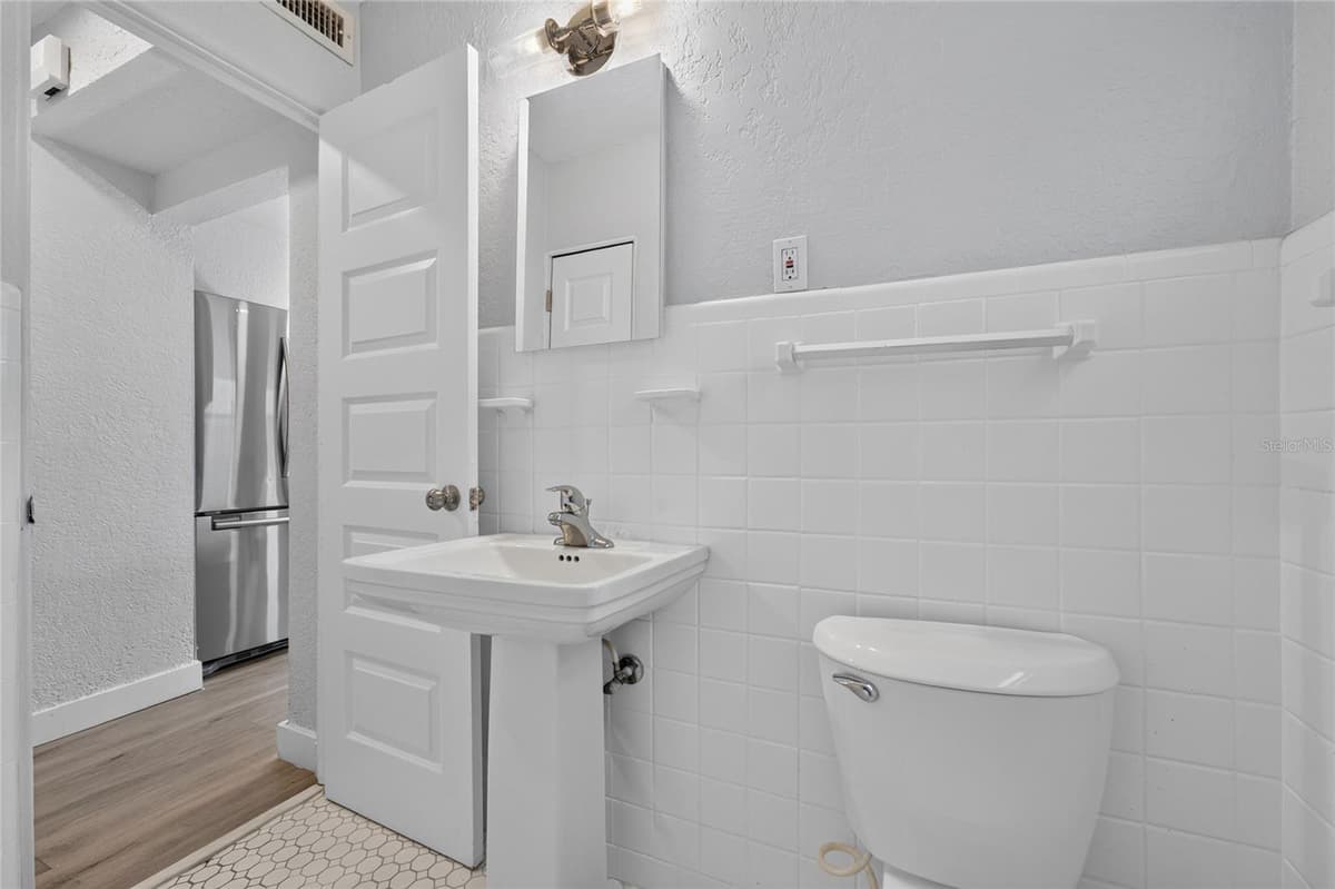 2510 BOYD AVENUE — photo 15 of 52