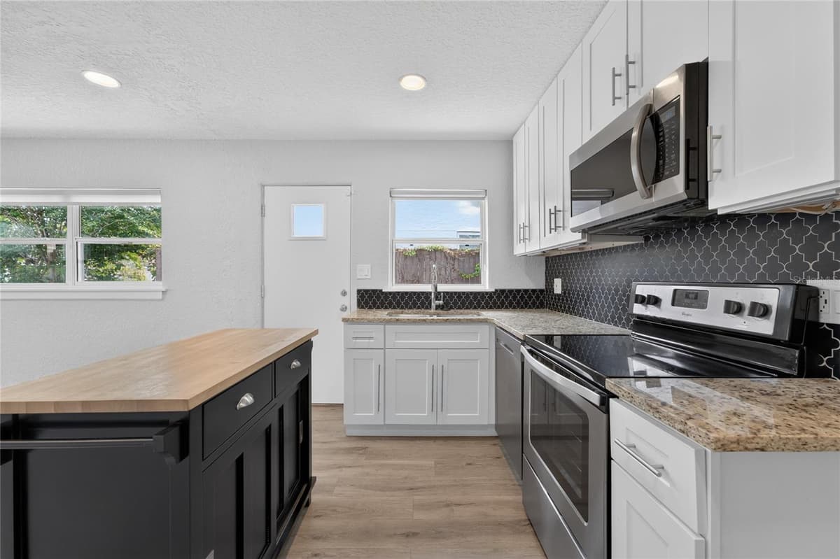 2510 BOYD AVENUE — photo 10 of 52