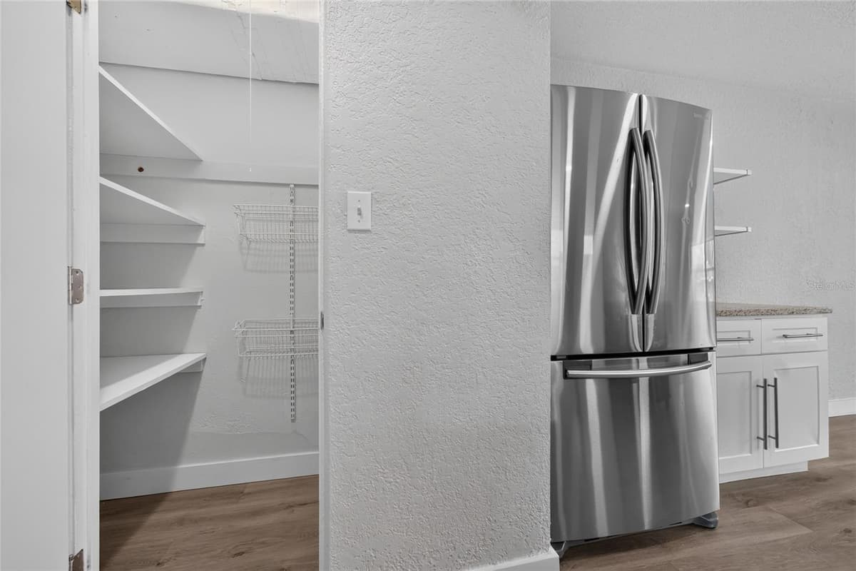 2510 BOYD AVENUE — photo 12 of 52