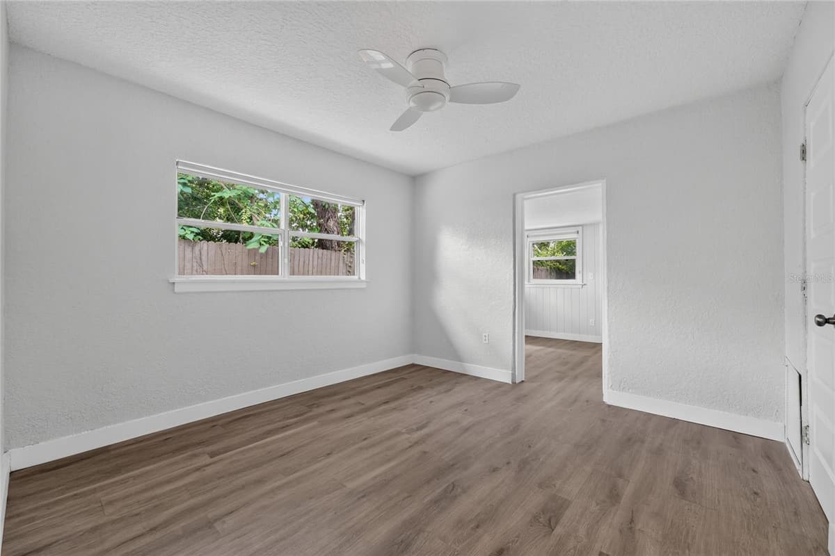 2510 BOYD AVENUE — photo 16 of 52
