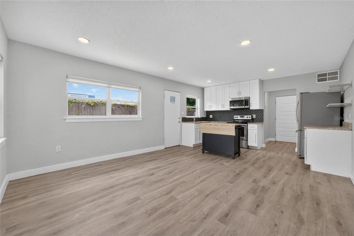 2510 BOYD AVENUE — photo 6 of 52