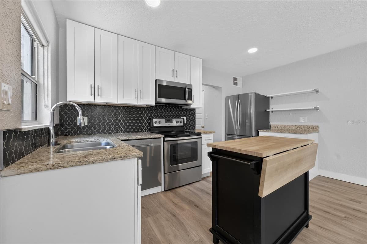 2510 BOYD AVENUE — photo 8 of 52
