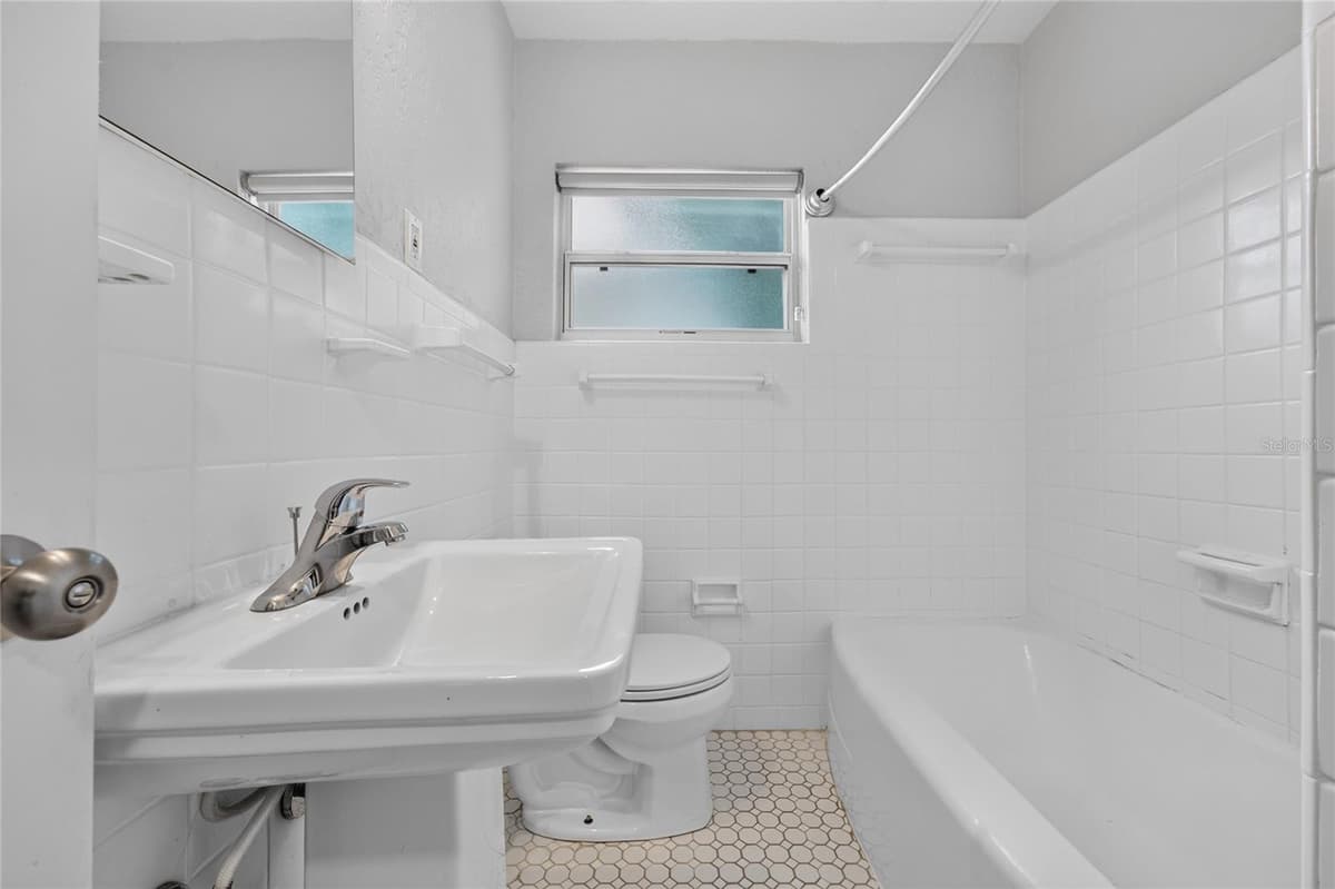 2510 BOYD AVENUE — photo 14 of 52