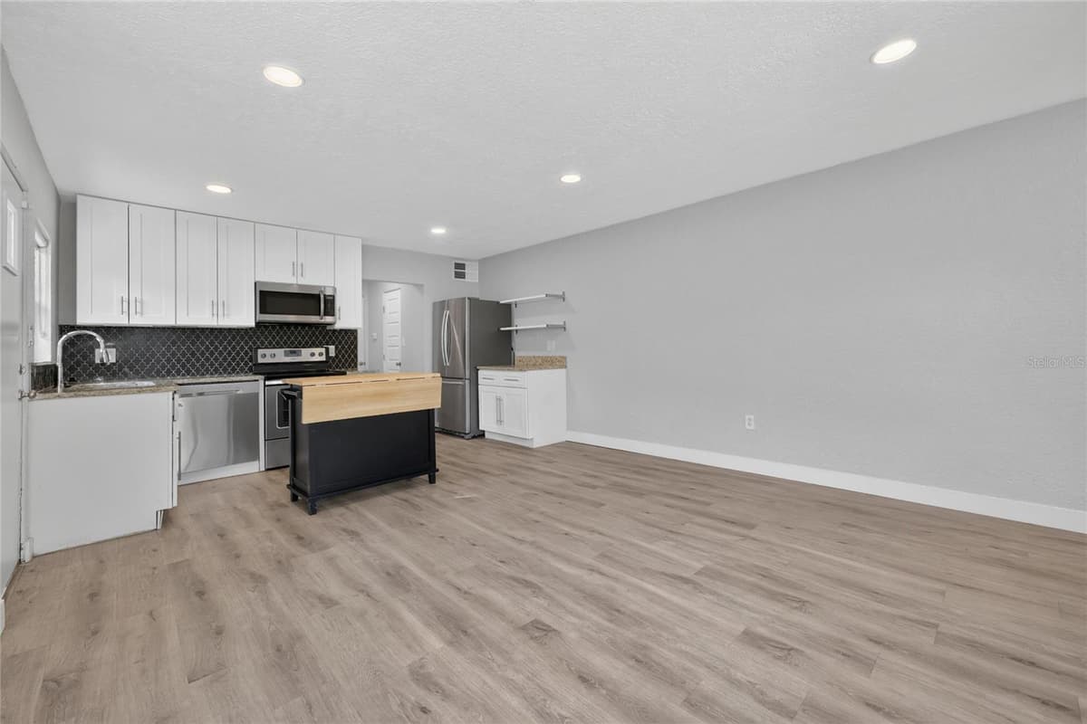 2510 BOYD AVENUE — photo 7 of 52