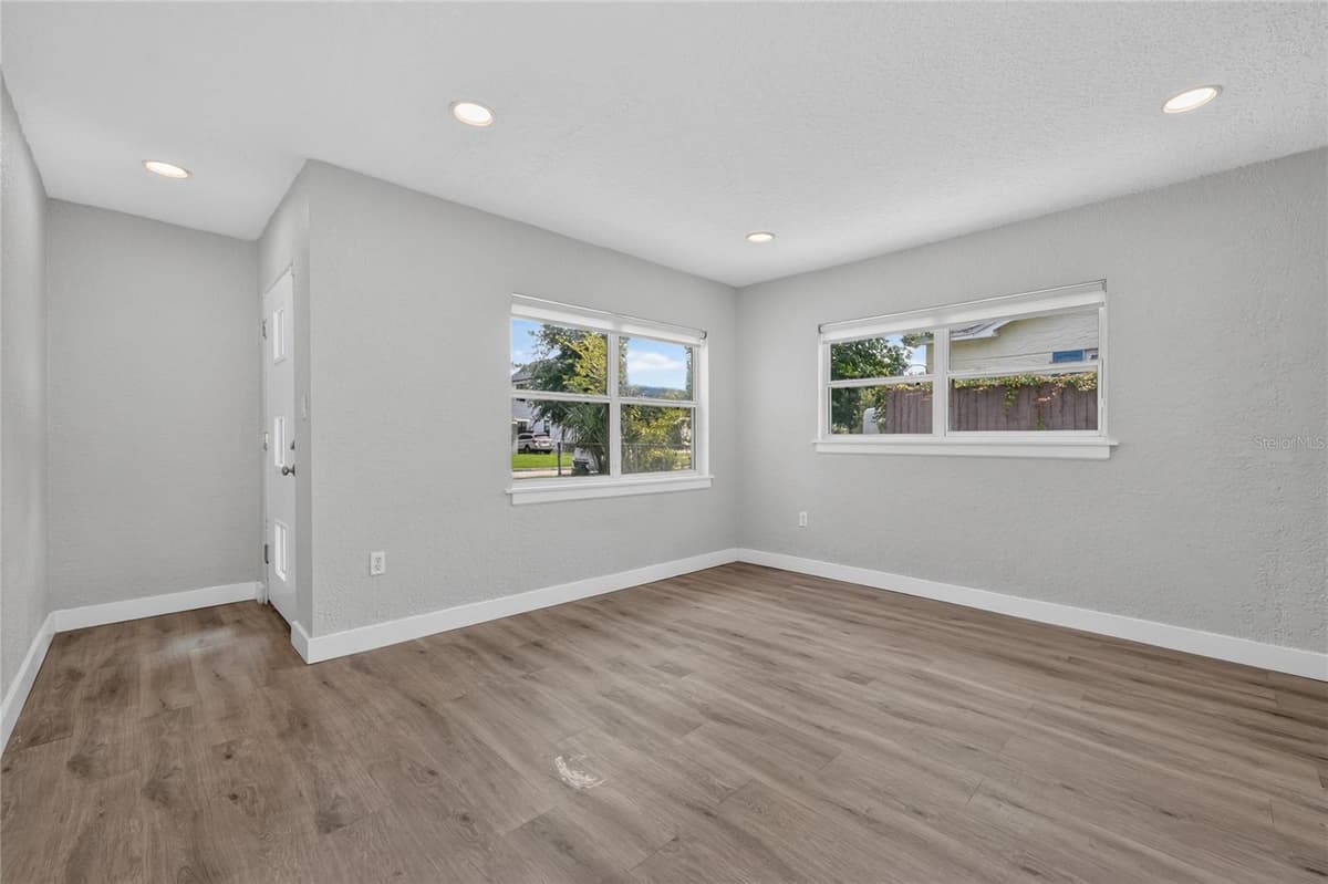 2510 BOYD AVENUE — photo 5 of 52