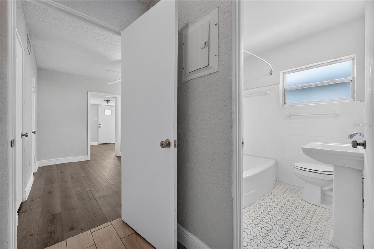 2510 BOYD AVENUE — photo 27 of 52