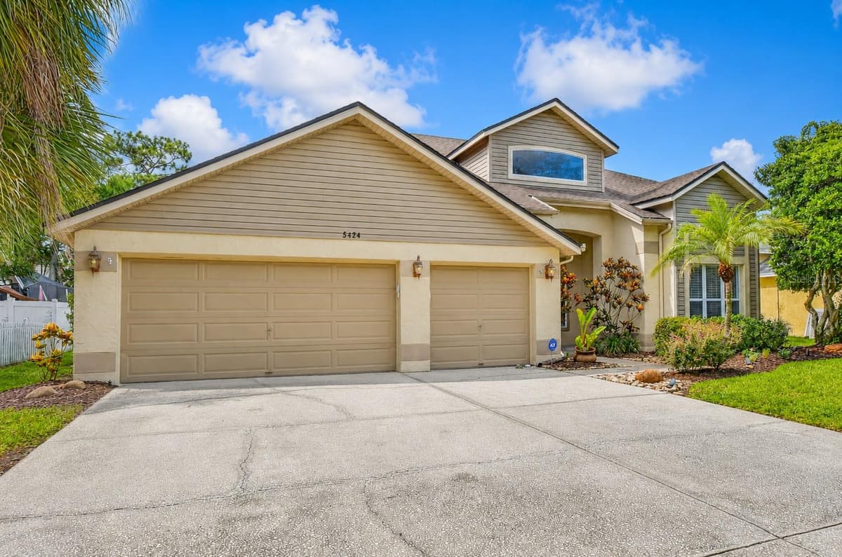 5424 WINDBRUSH DRIVE — photo 3 of 57