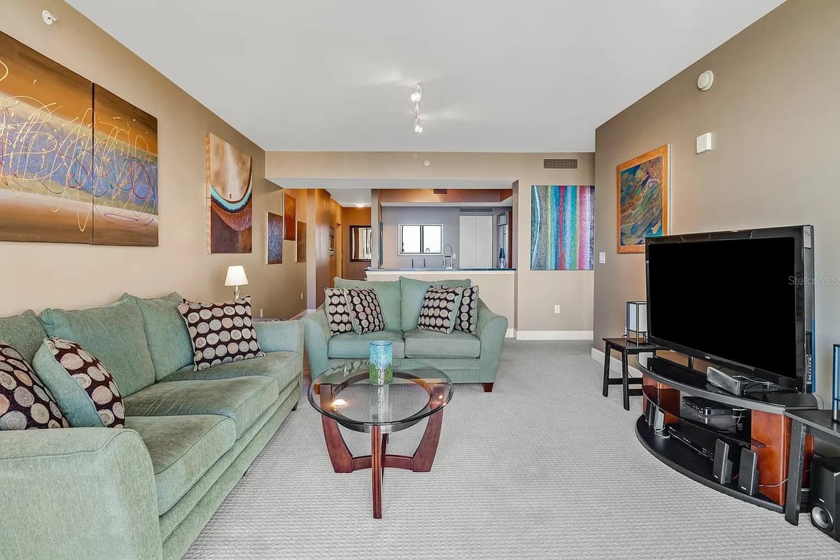 3000 OASIS GRAND BOULEVARD — photo 12 of 31