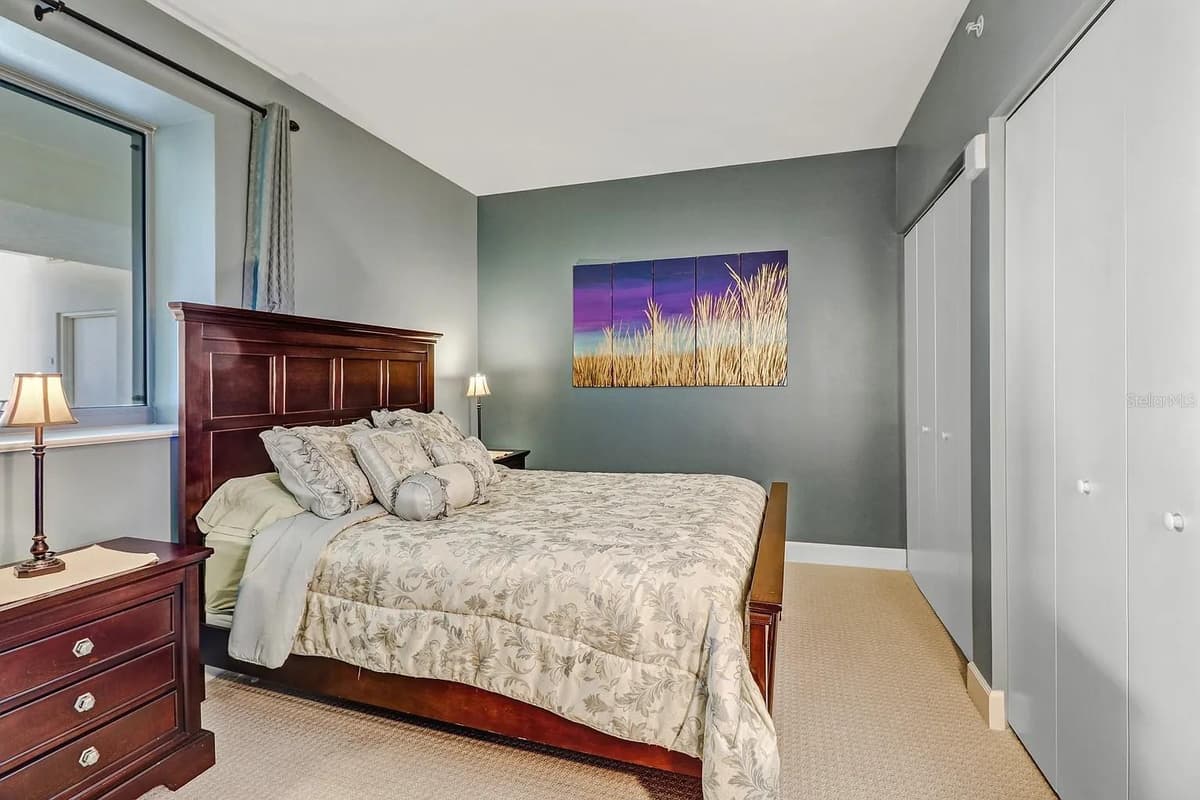 3000 OASIS GRAND BOULEVARD — photo 16 of 31
