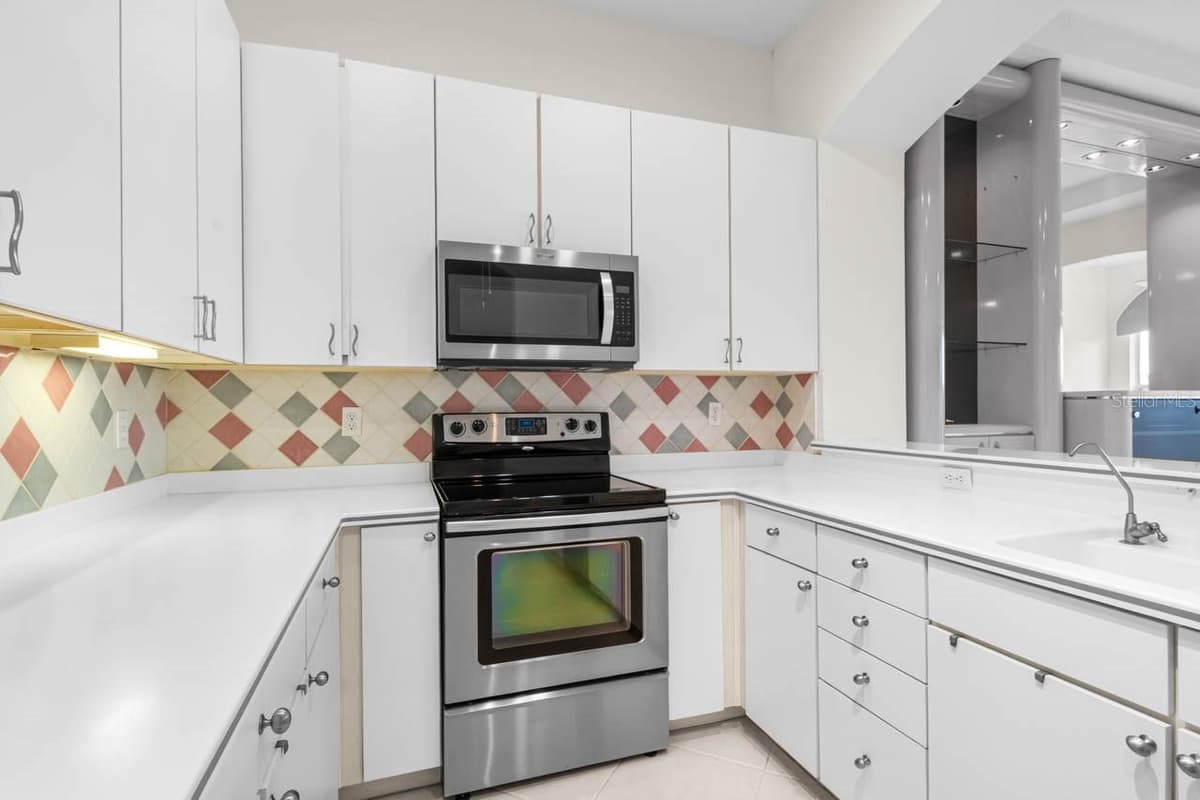 1015 CHELSEA GREENS COURT — photo 14 of 71