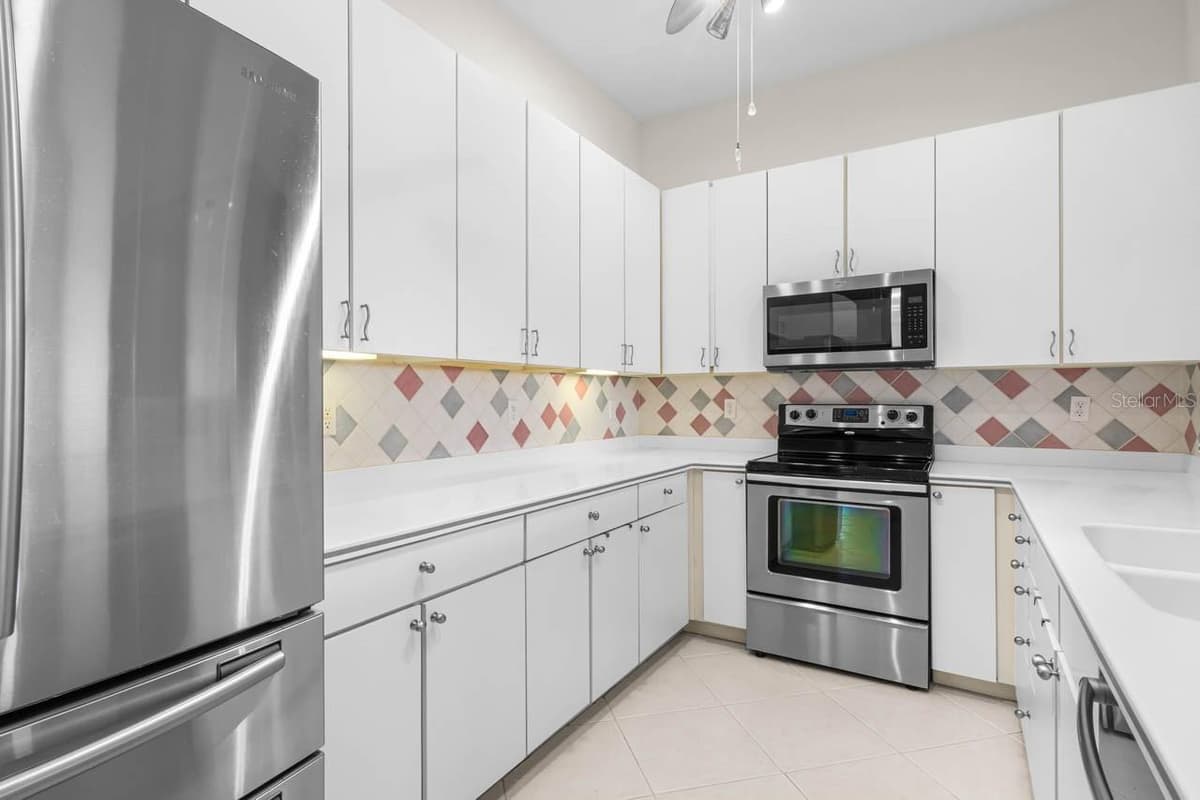 1015 CHELSEA GREENS COURT — photo 13 of 71