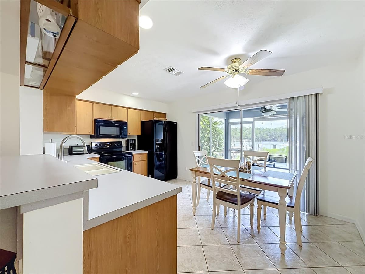 11122 COVE HARBOR DRIVE — photo 11 of 64