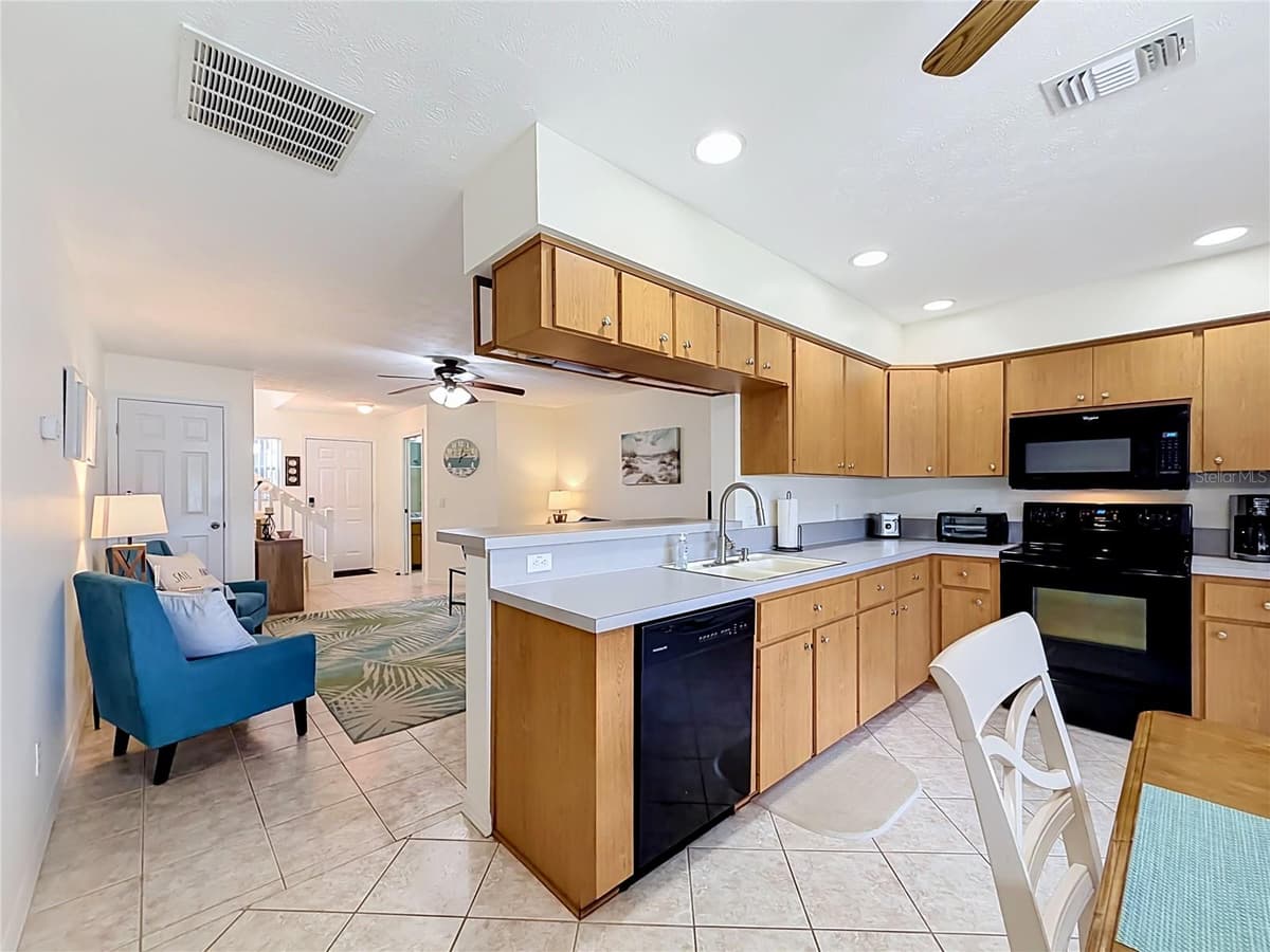 11122 COVE HARBOR DRIVE — photo 13 of 64