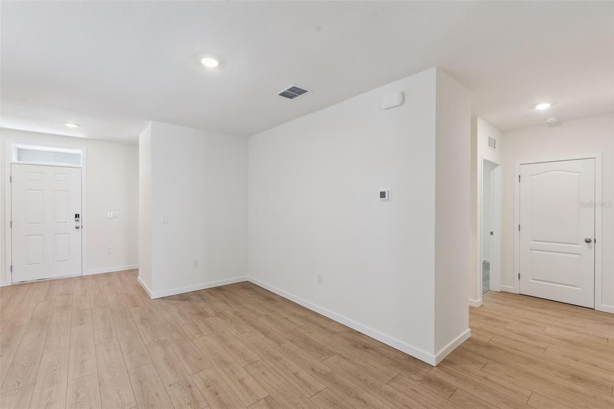 3301 SPINEYWOOD DRIVE — photo 3 of 38