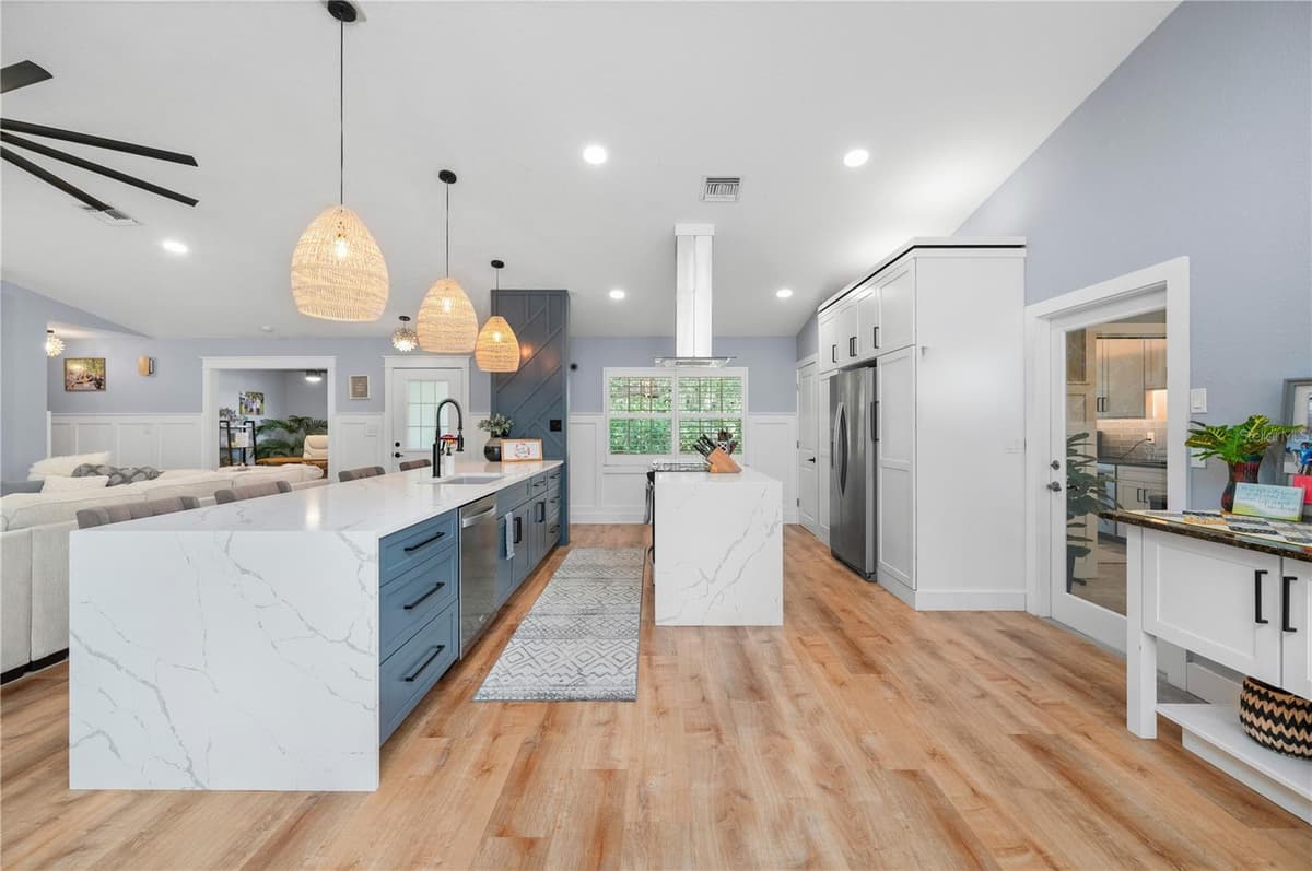 10789 CYPRESS BEND AVENUE — photo 4 of 84