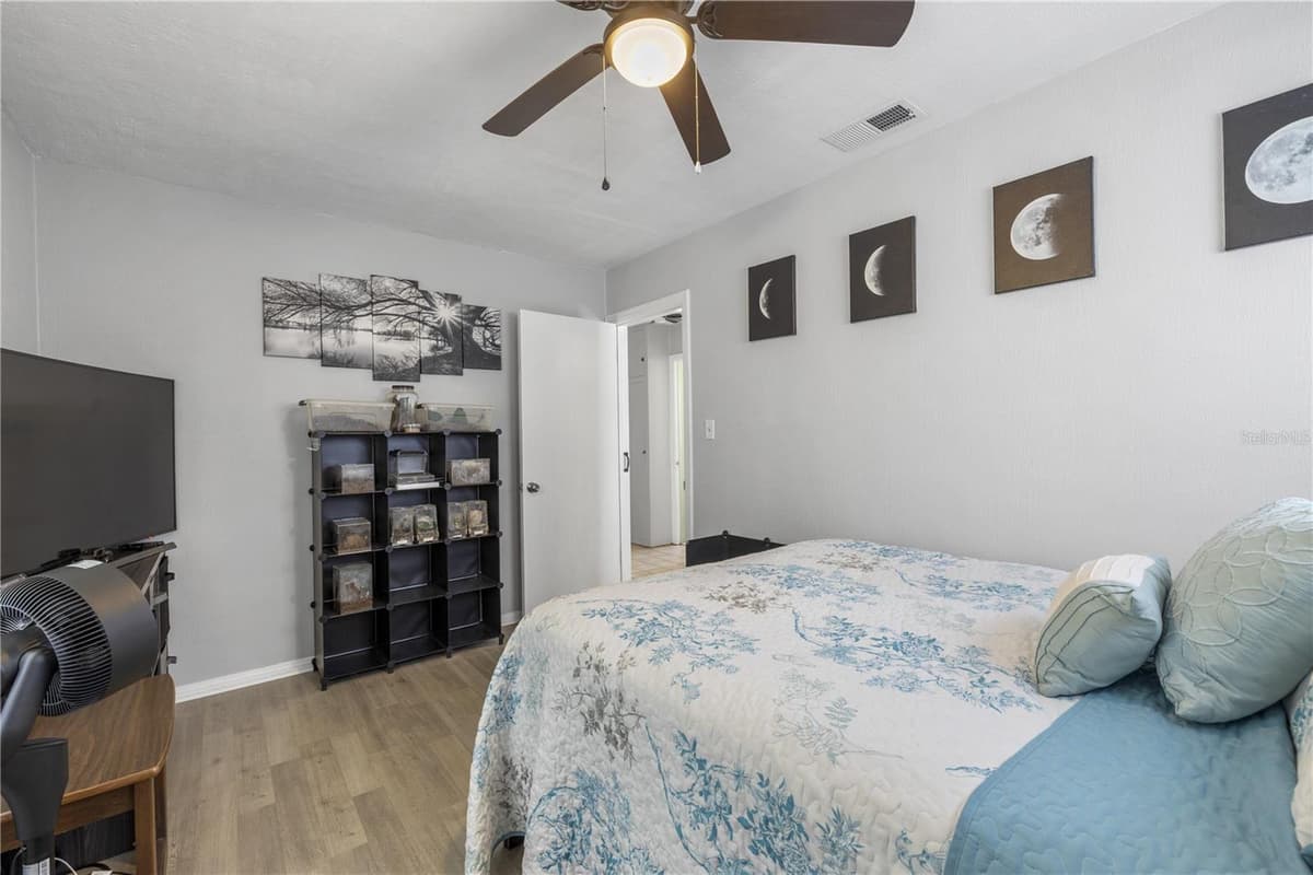 304 LAKE AVENUE — photo 21 of 43
