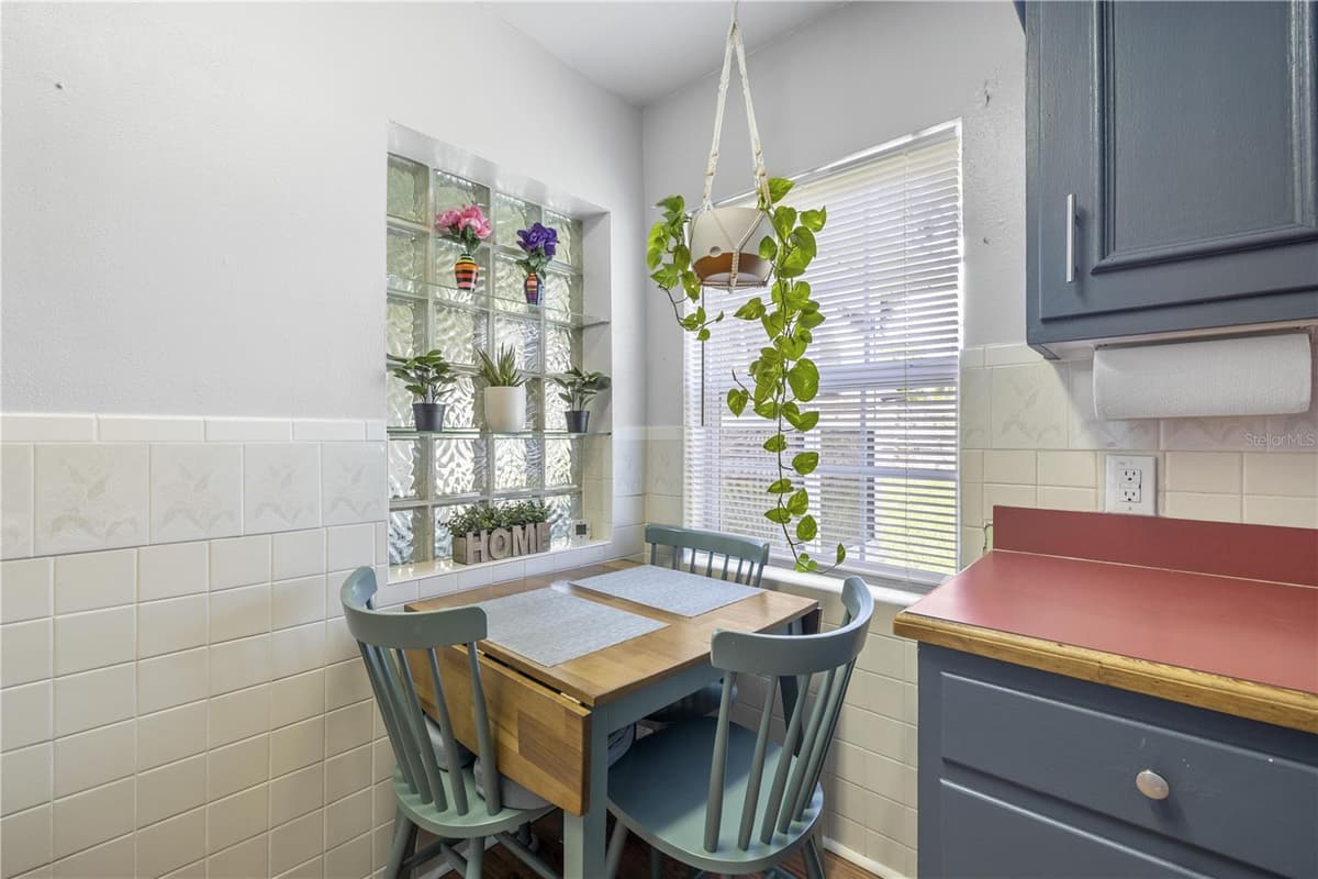 304 LAKE AVENUE — photo 17 of 43