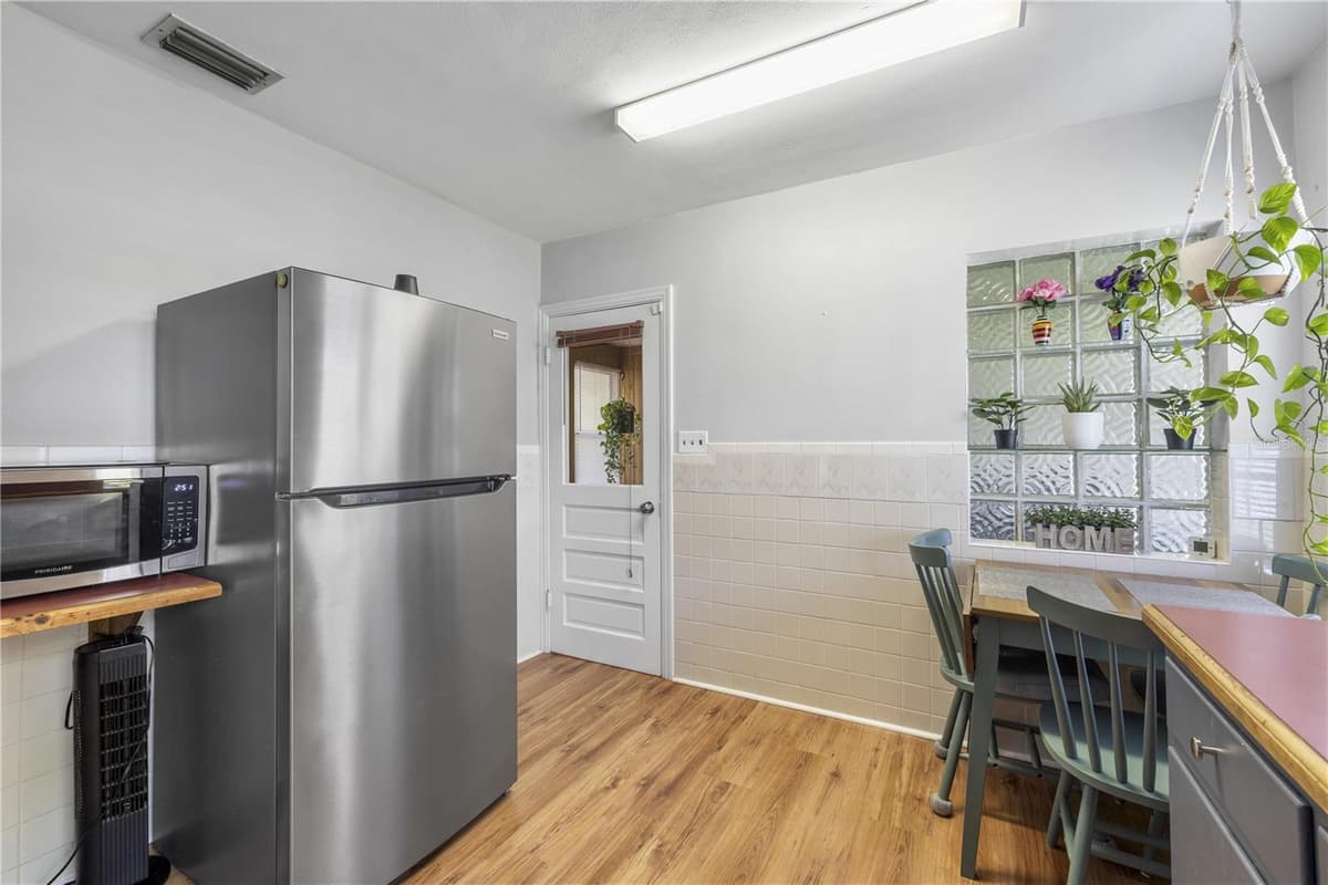 304 LAKE AVENUE — photo 13 of 43