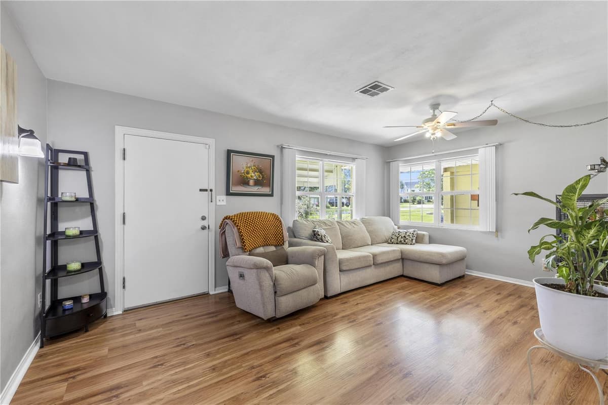 304 LAKE AVENUE — photo 12 of 43