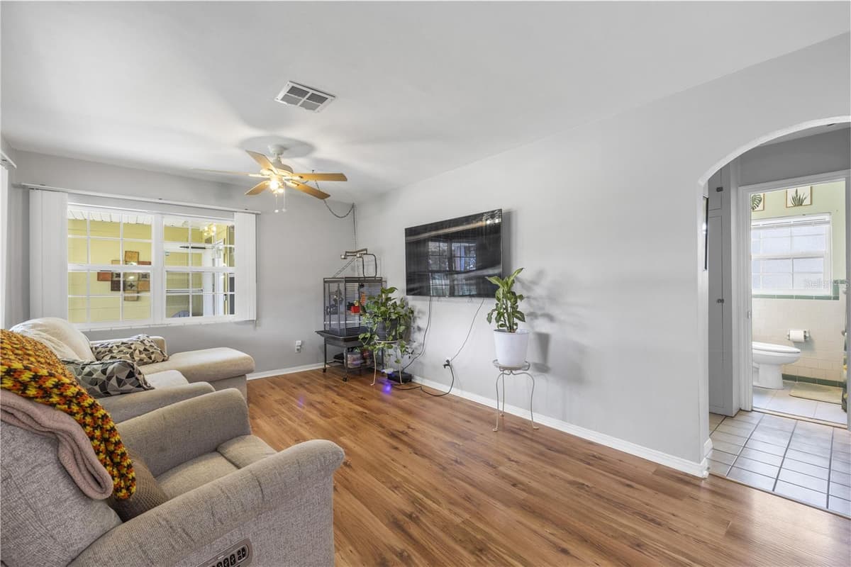 304 LAKE AVENUE — photo 10 of 43