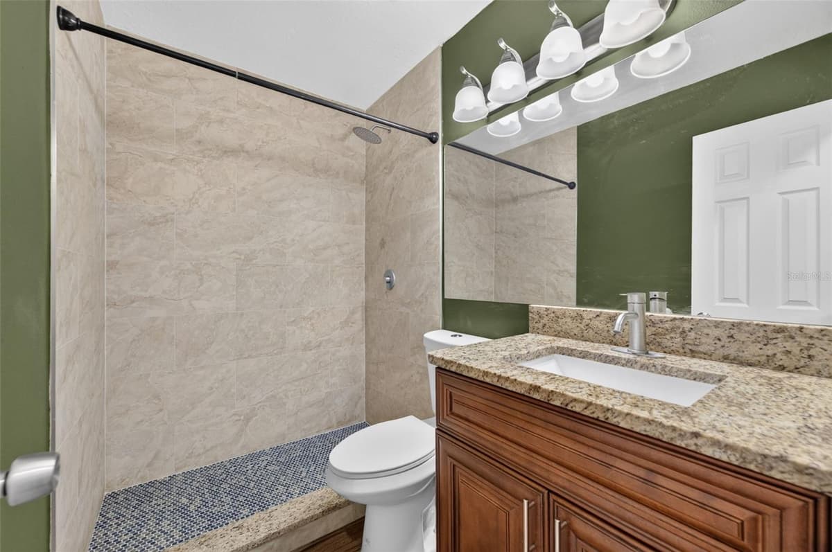 118 AMERICA STREET — photo 16 of 17