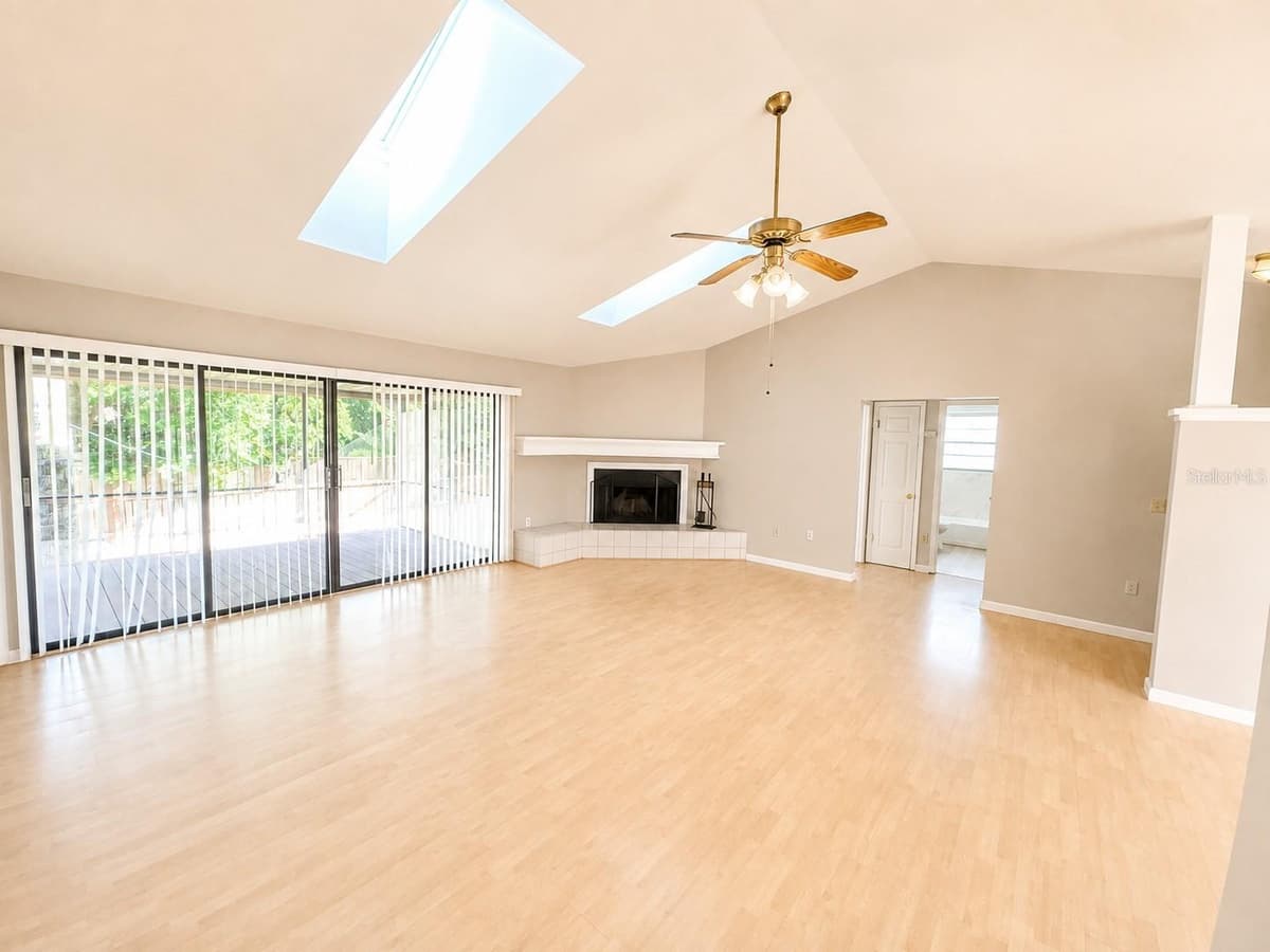 700 SOUTH VENICE AVENUE — photo 3 of 25
