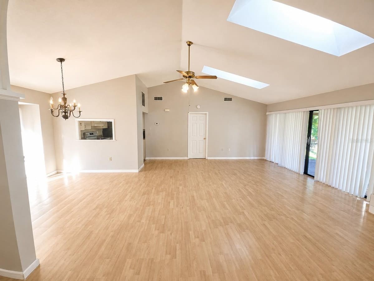 700 SOUTH VENICE AVENUE — photo 4 of 25