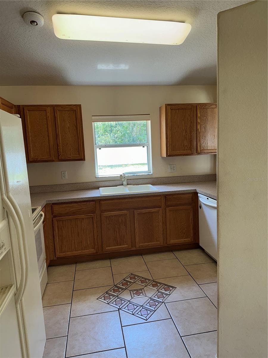 12 RIVERDALE LANE — photo 5 of 13
