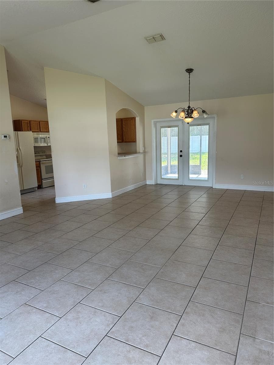 12 RIVERDALE LANE — photo 9 of 13