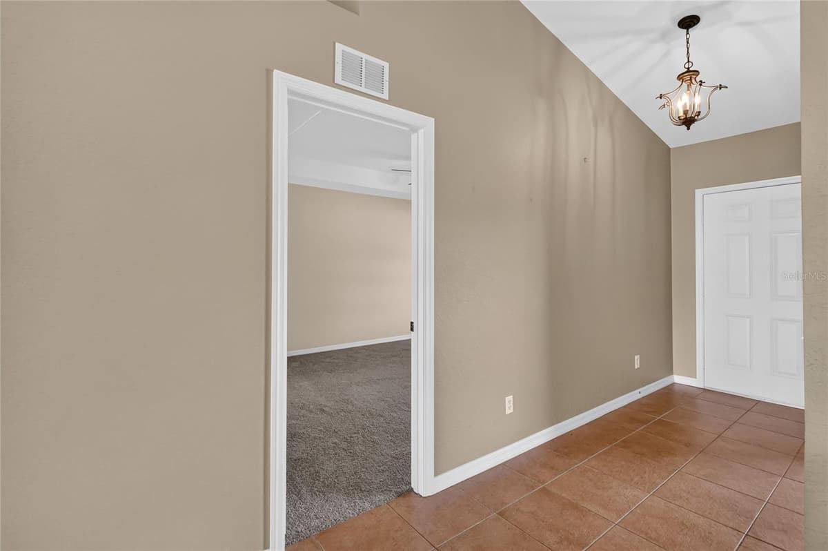 106 MAJESTIC GARDENS COURT — photo 8 of 33