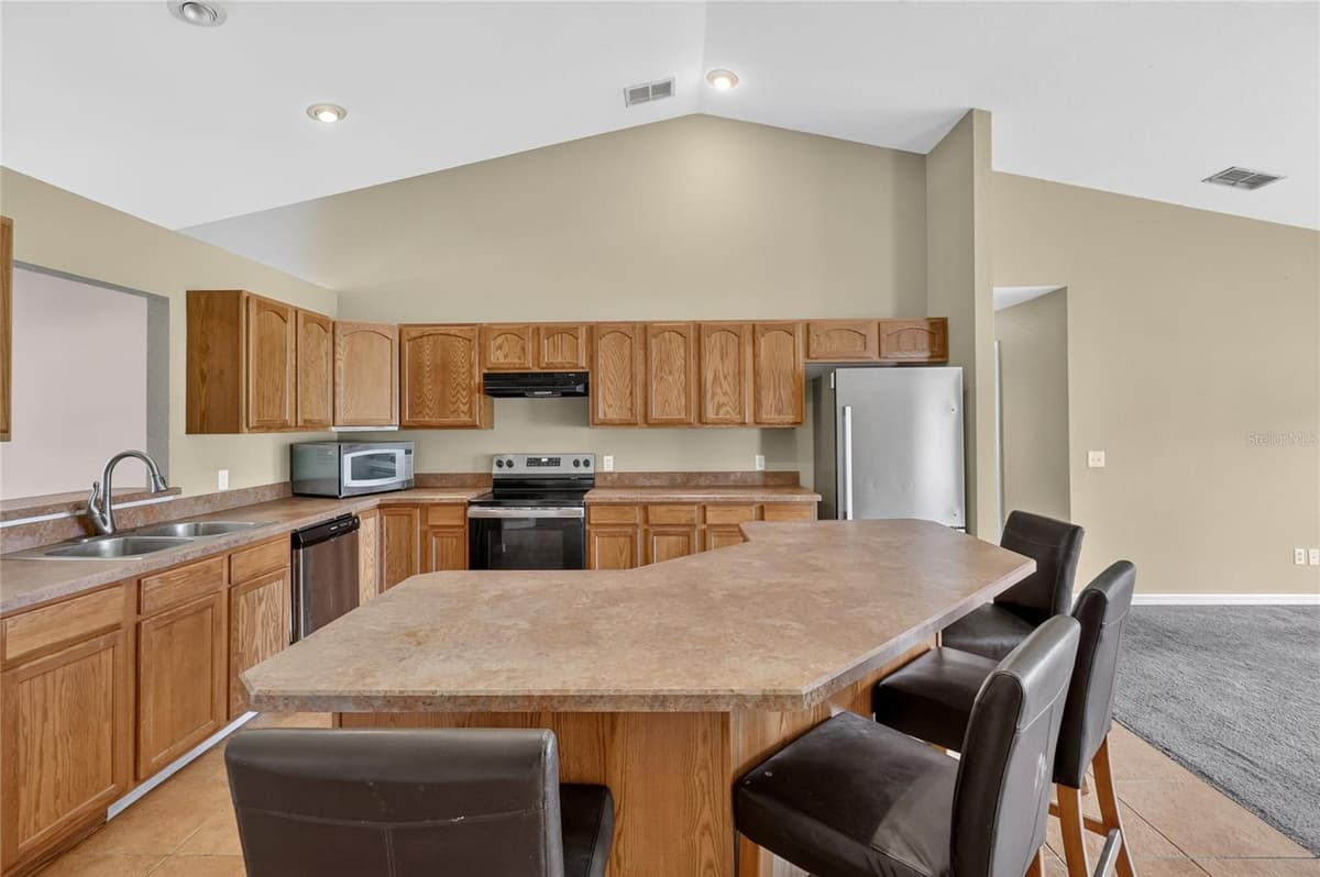 106 MAJESTIC GARDENS COURT — photo 18 of 33