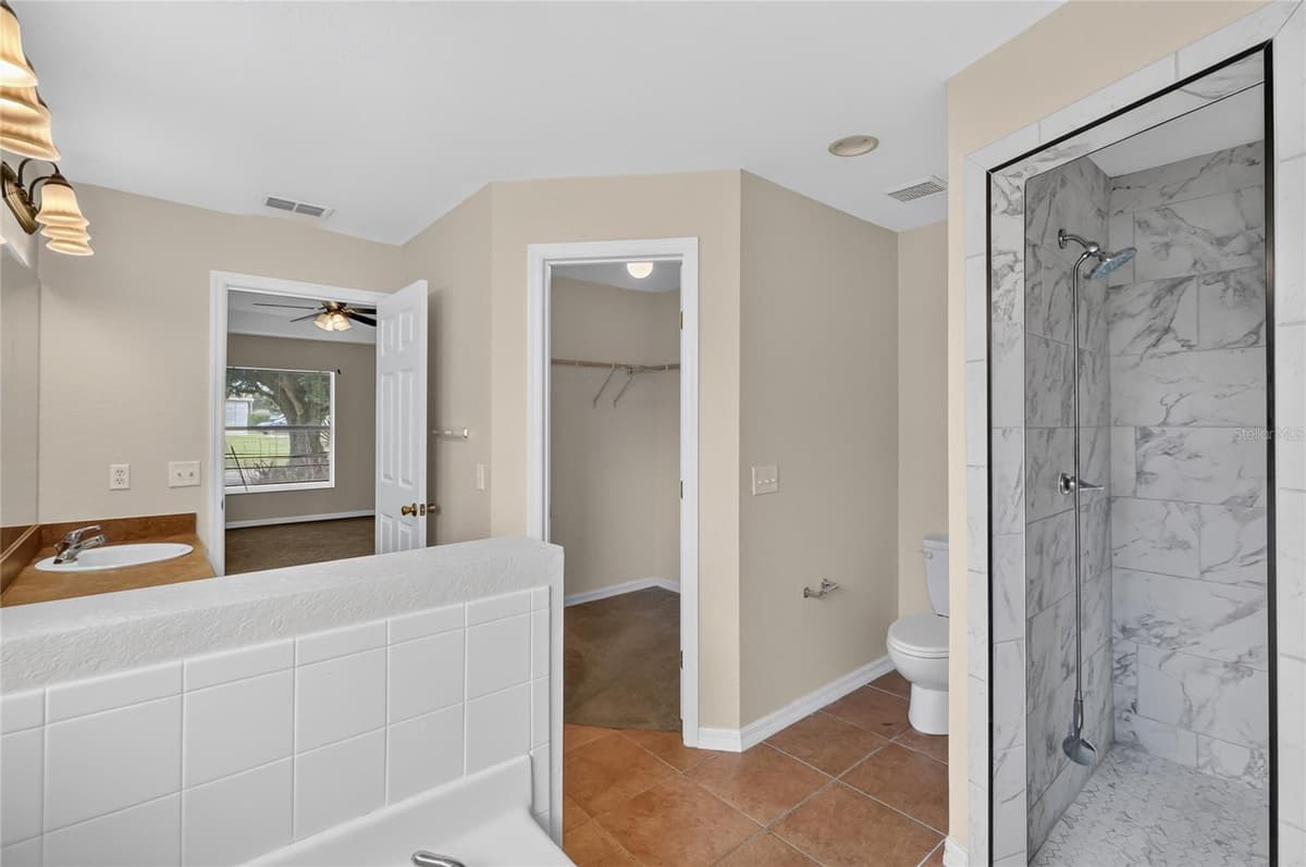 106 MAJESTIC GARDENS COURT — photo 12 of 33