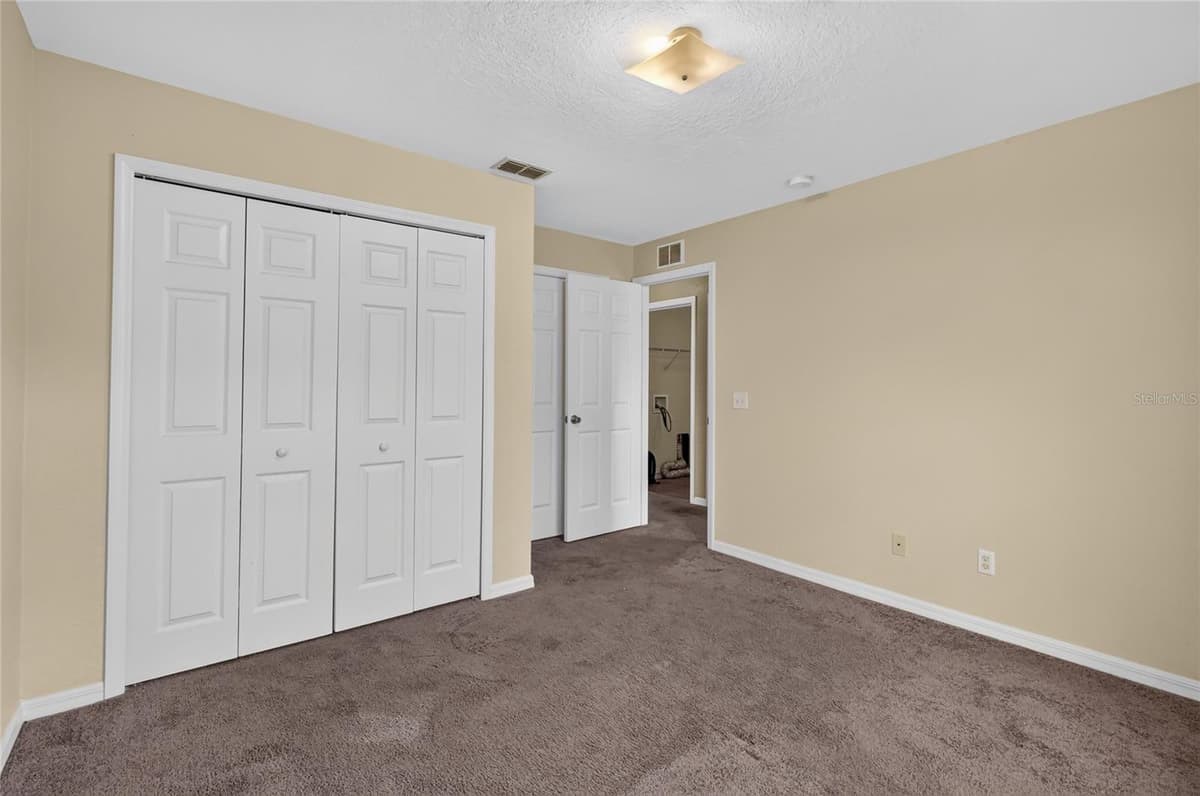 106 MAJESTIC GARDENS COURT — photo 7 of 33