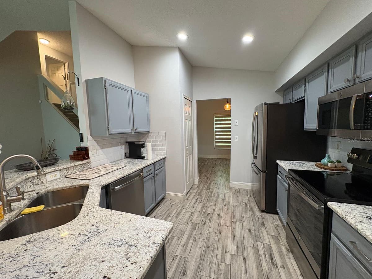 2791 PICADILLY CIRCLE — photo 11 of 32