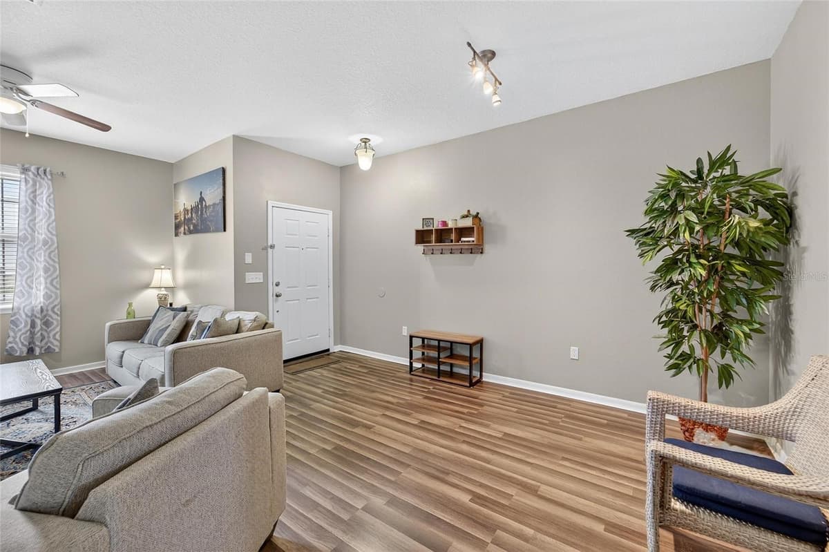 2052 GREENWOOD VALLEY DRIVE — photo 5 of 52