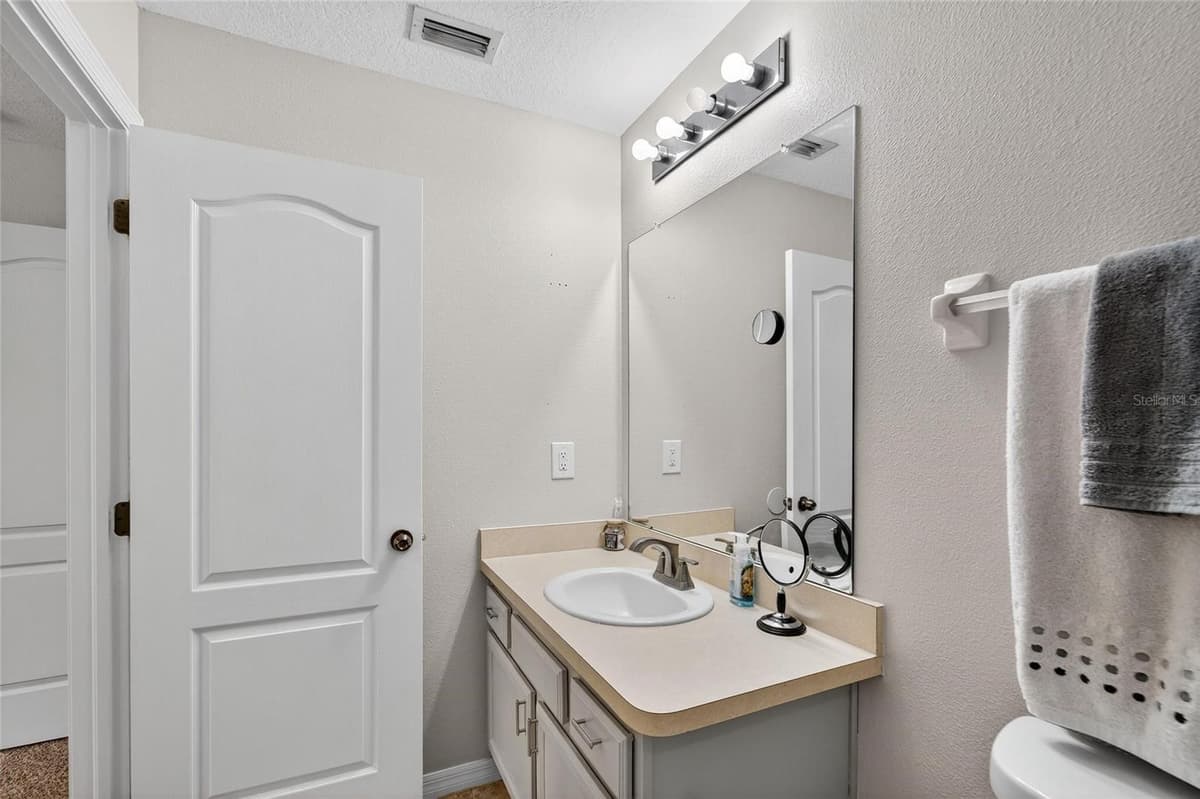 2052 GREENWOOD VALLEY DRIVE — photo 36 of 52