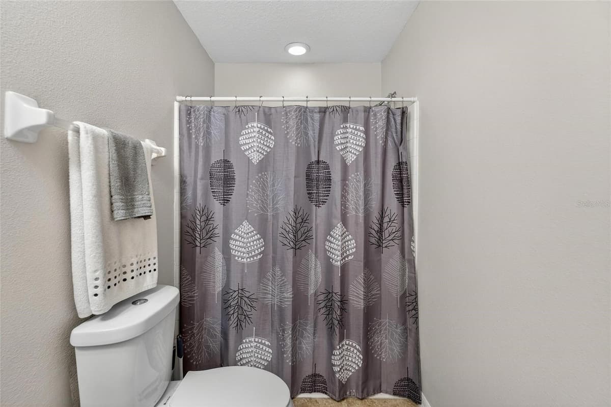 2052 GREENWOOD VALLEY DRIVE — photo 35 of 52