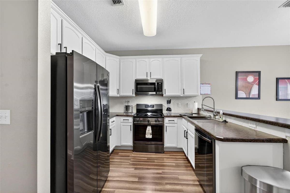 2052 GREENWOOD VALLEY DRIVE — photo 14 of 52