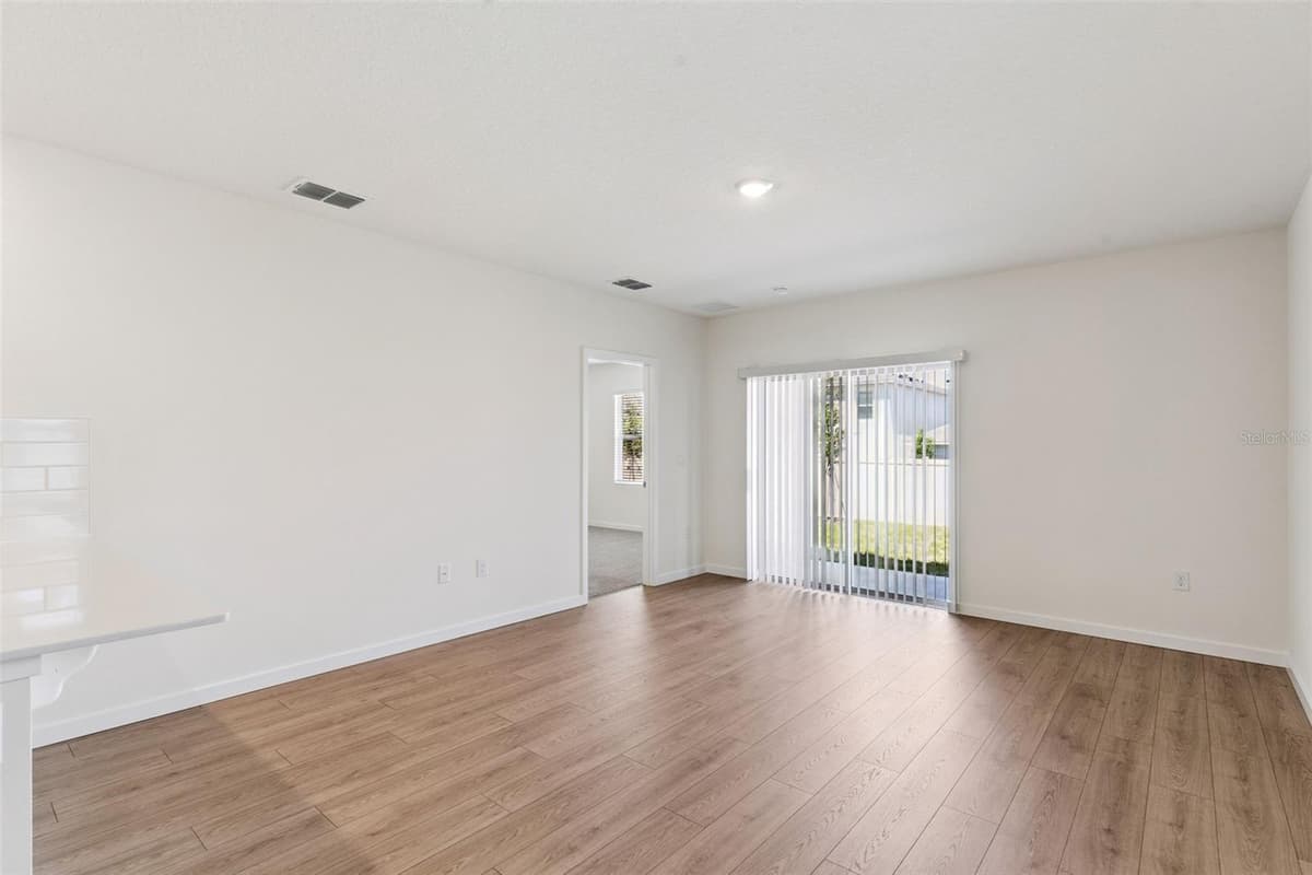3297 SPINEYWOOD DRIVE — photo 5 of 38