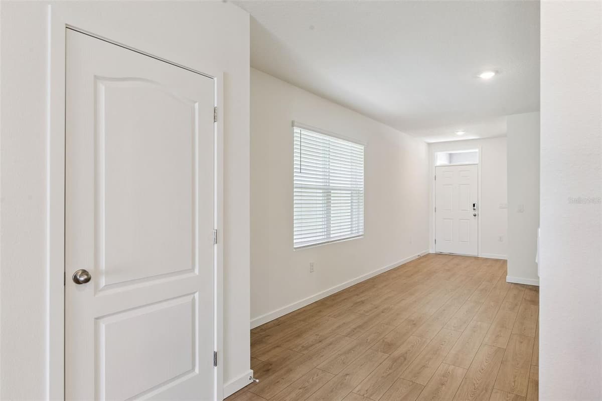 3297 SPINEYWOOD DRIVE — photo 2 of 38
