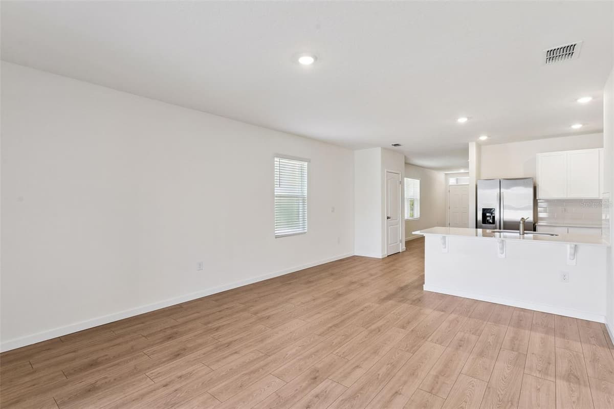 3297 SPINEYWOOD DRIVE — photo 8 of 38