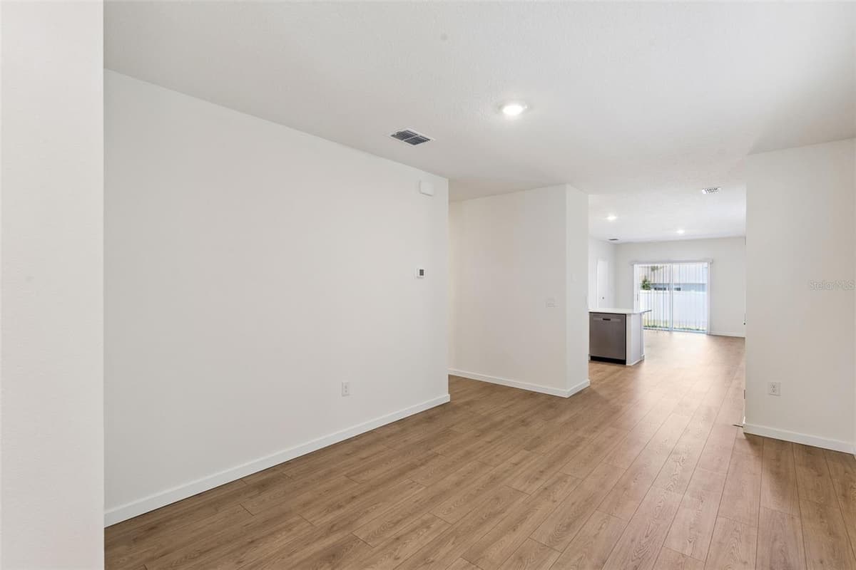 3297 SPINEYWOOD DRIVE — photo 7 of 38