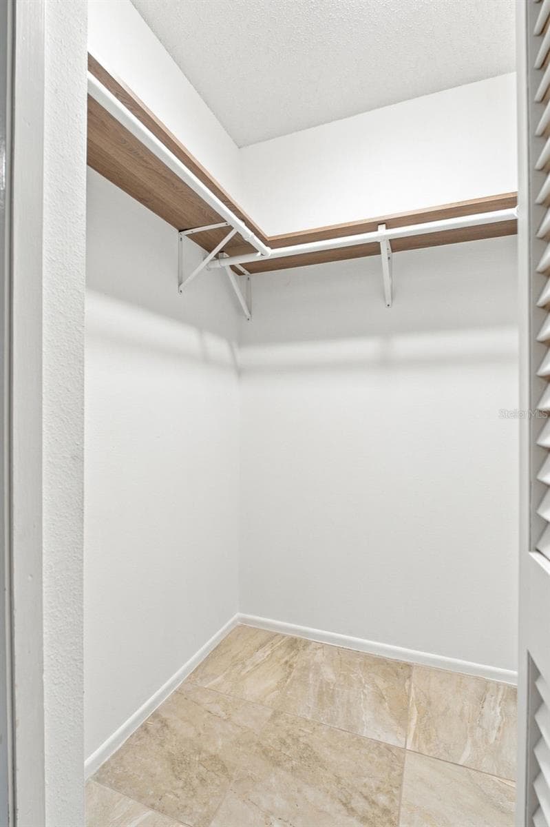 2460 NORTHSIDE DRIVE — photo 8 of 42