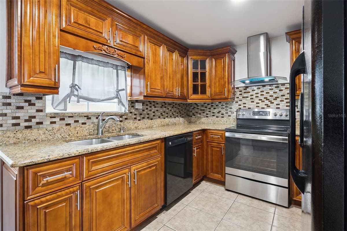 5907 DAHLIA DRIVE — photo 8 of 34